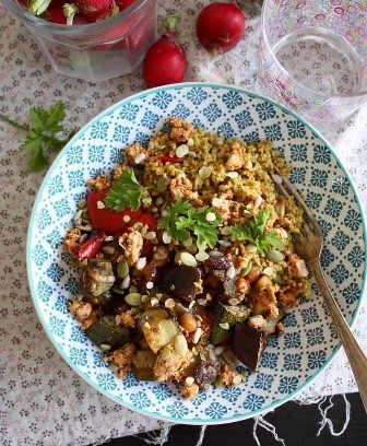 Salade de boulgour, pois chiche, aubergine et abricots secs Salade de boulgour, pois chiche, aubergine et abricots secs