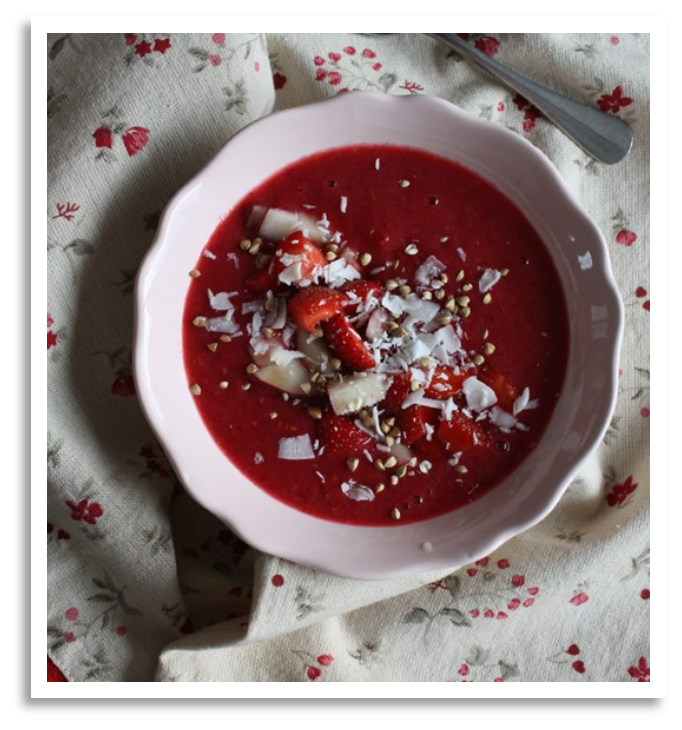 Gaspacho fraises-tomates, feuilletés au soycis’ Gaspacho fraises-tomates, feuilletés au soycis’
